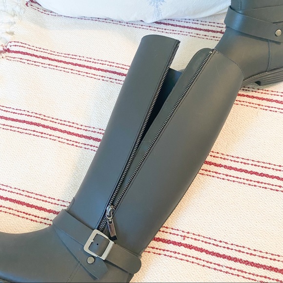 RAIN BOOTS purchased in the U.K. - Picture 5 of 8